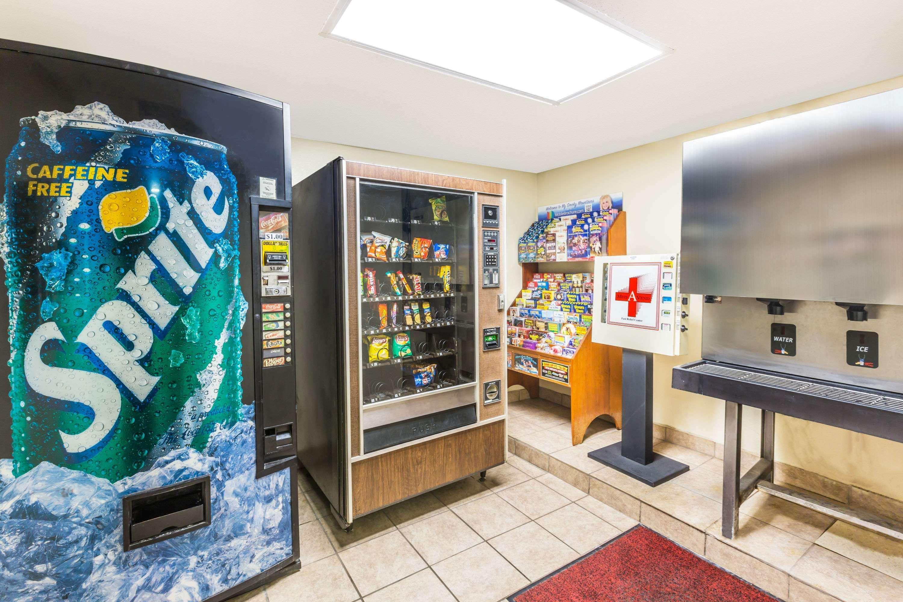 Super 8 By Wyndham Downtown Area