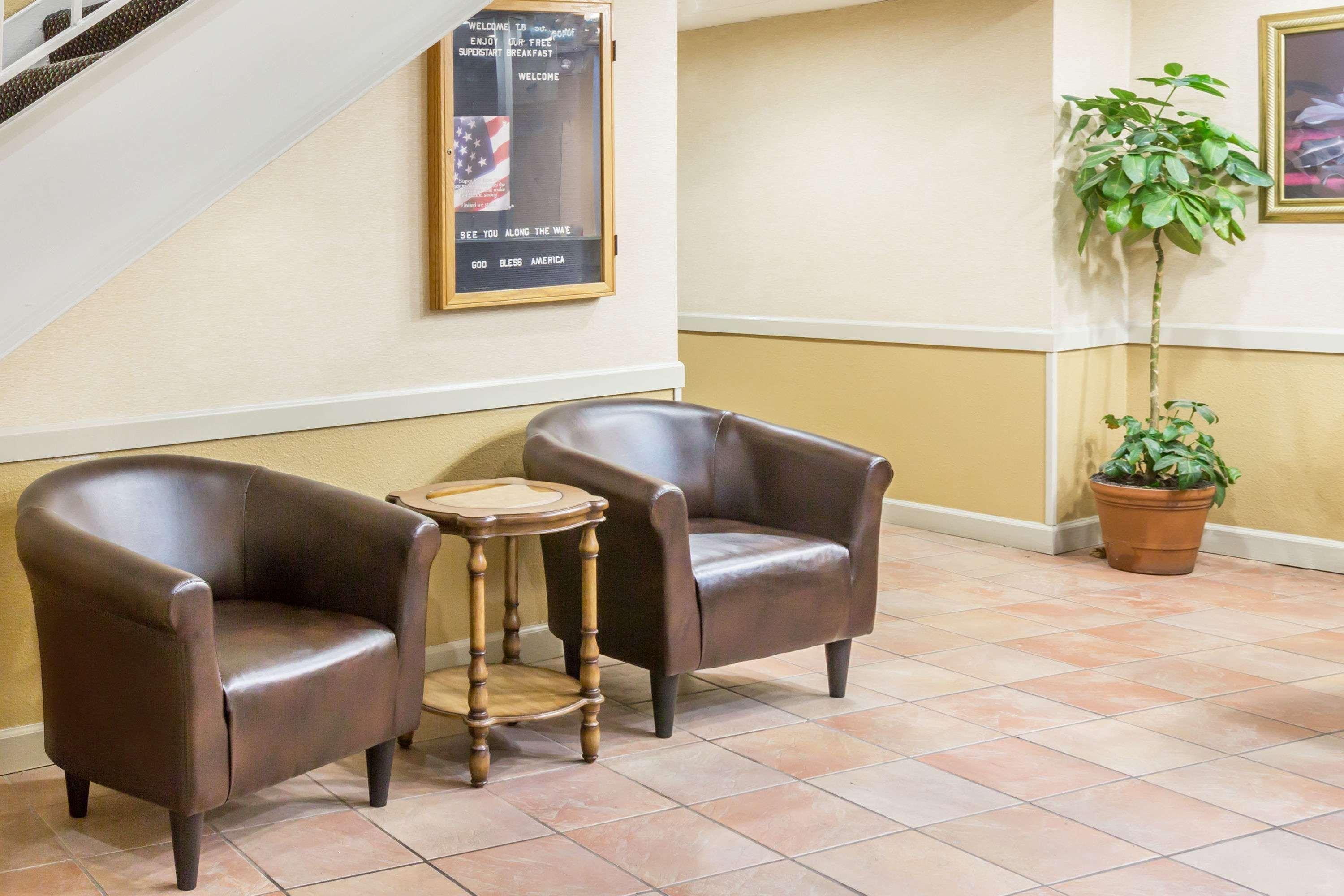 Hotel Super 8 By Wyndham Downtown Area