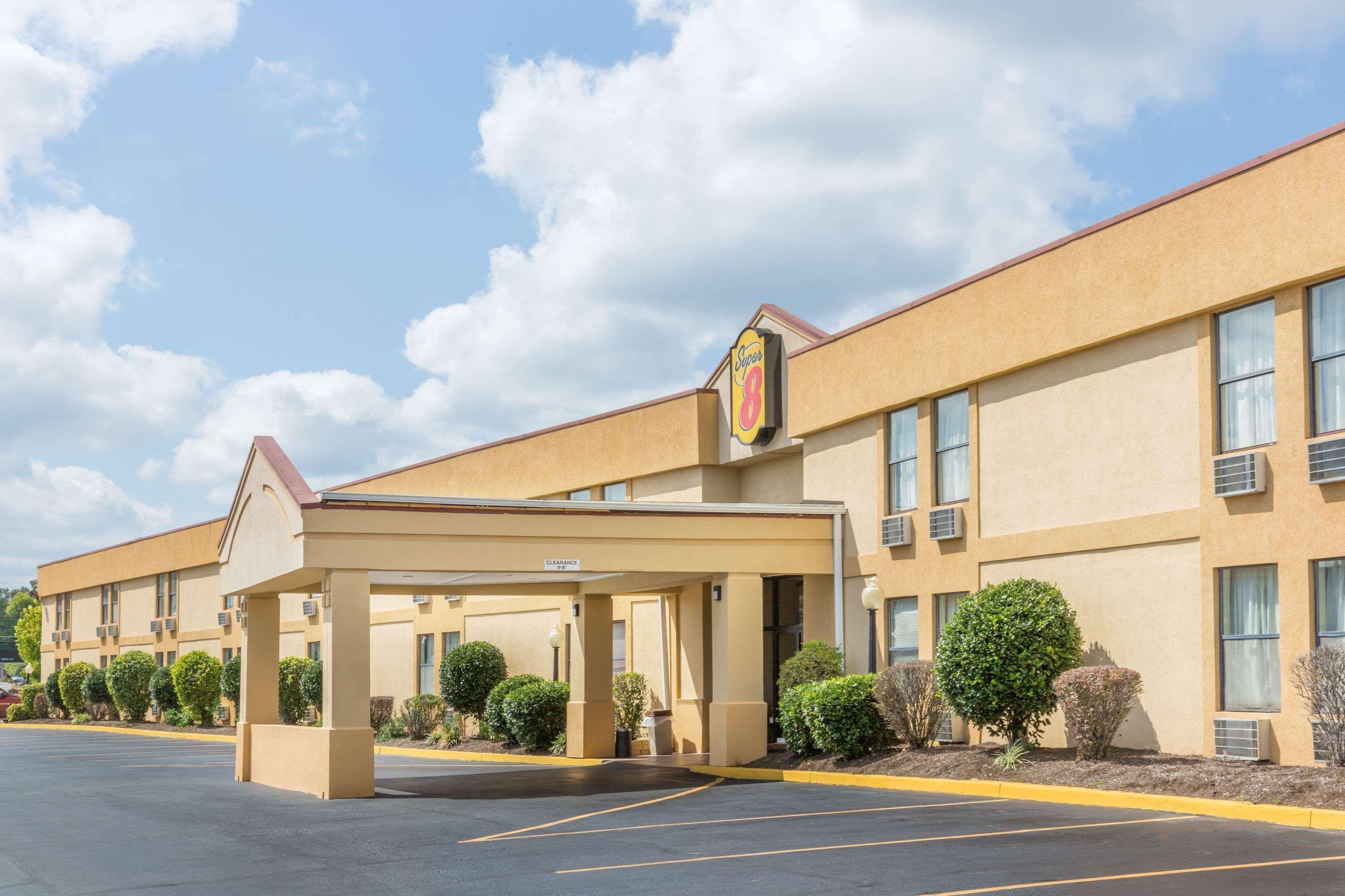 Hotel Super 8 By Wyndham Downtown Area 2*
