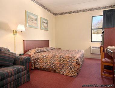 Hotel Super 8 By Wyndham Downtown Area 2*