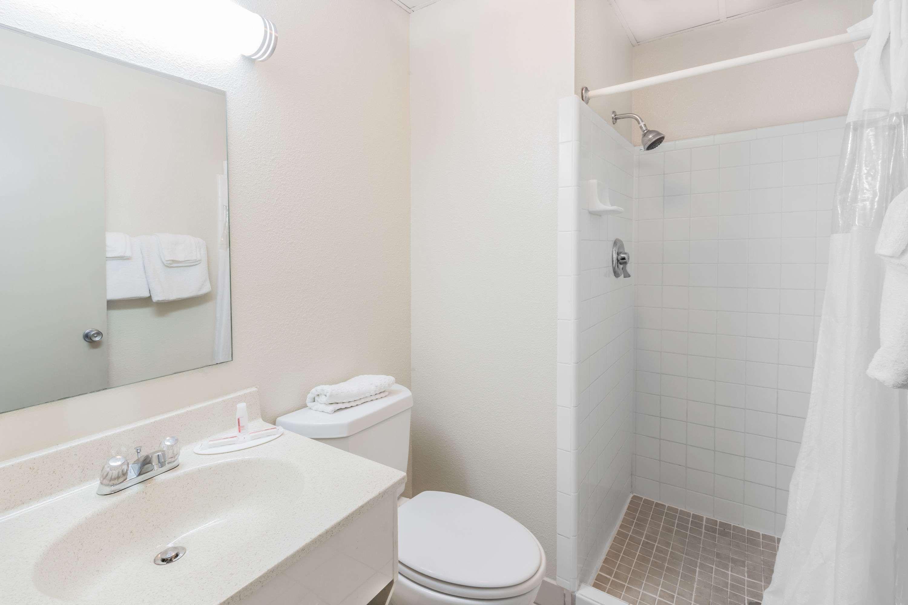 Super 8 By Wyndham Downtown Area Hotel